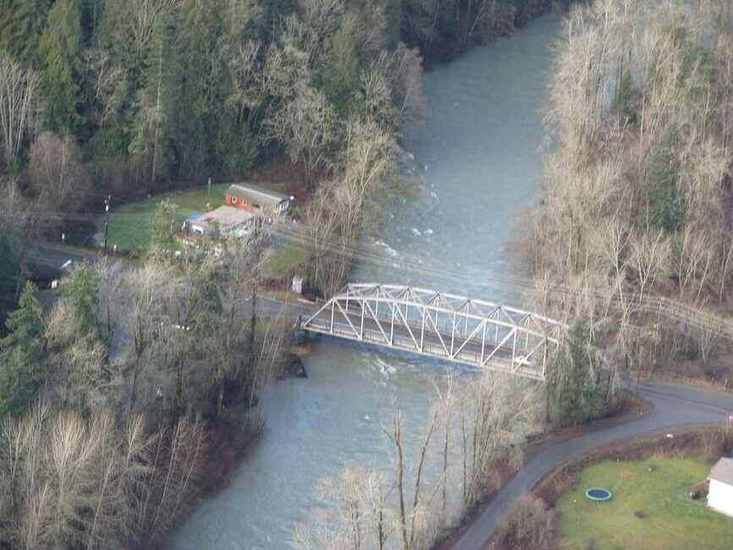 Homes and scenery in Duncan